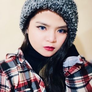 Meet your Posher, Alyssa marie